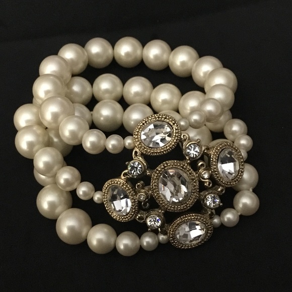 Multi strand Pearl rhinestone sparkling cottage core stretchy bracelet - Picture 1 of 4